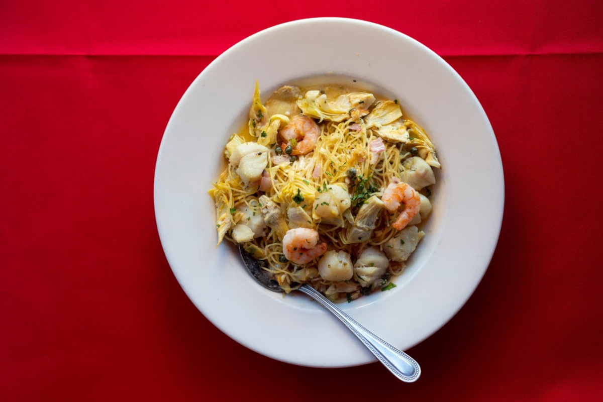 Shrimps, pasta, vegetables and spices